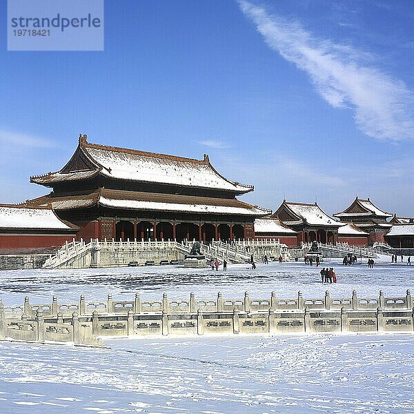 China  Peking. Schneebedecktes Palastmuseum der Verbotenen Stadt  Tor der Höchsten Harmonie  Tai he Men  Asien