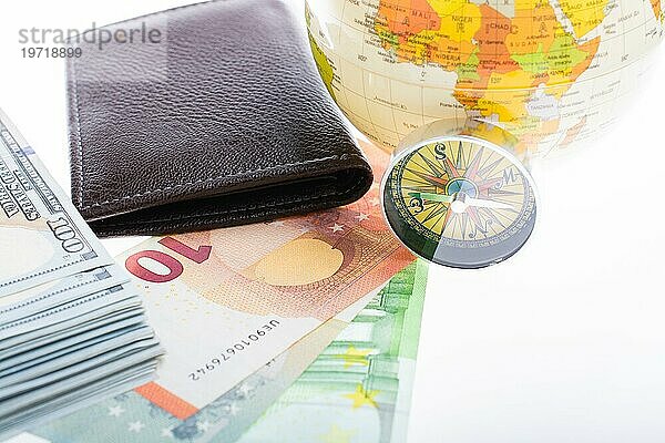 Kompass  Brieftasche  Eurobanknoten mit Eurowährung Finanzrichtung