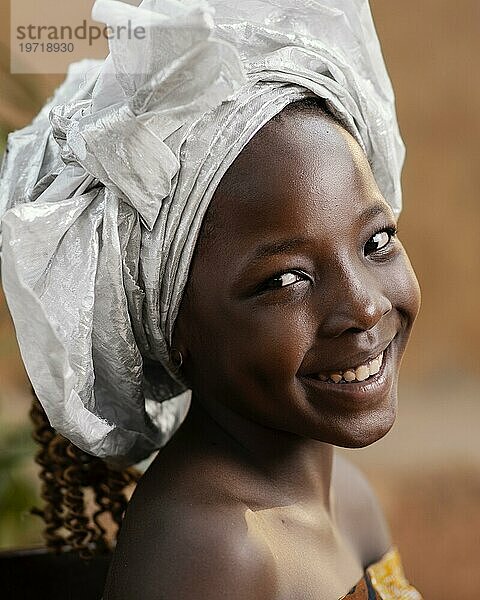 Close up smiley afrikanischen Mädchen Porträt