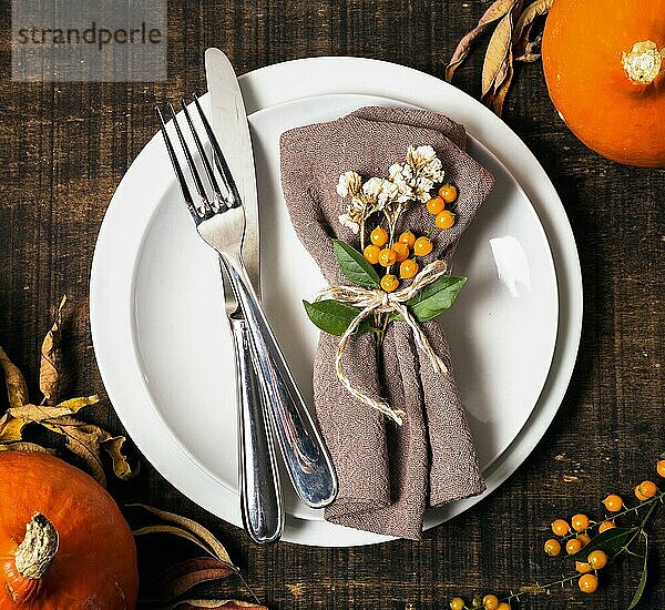 Draufsicht Thanksgiving Dinner Tischanordnung mit Besteck