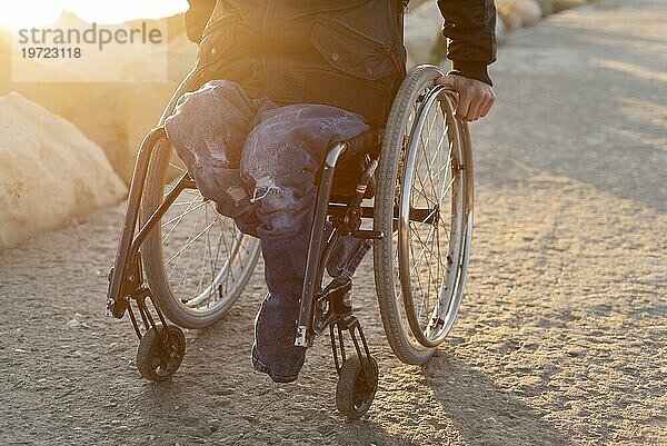 Nahaufnahme Mann Rollstuhl Strand