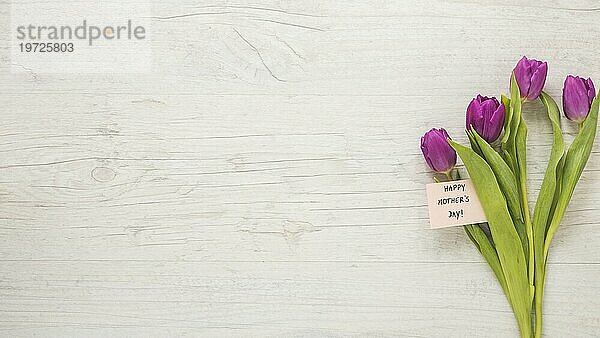 Tulpen mit glücklichen Mütter Tag Inschrift Tabelle