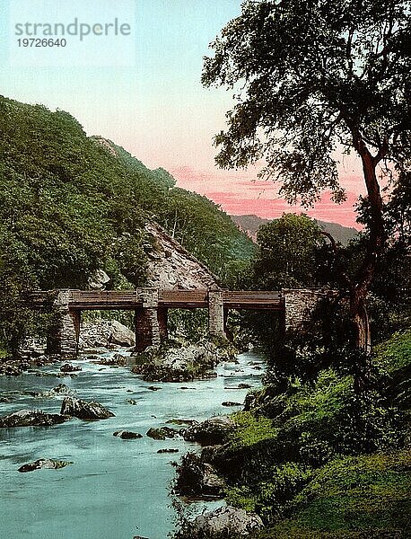 Pont-y-Pand in Betws-y-Coed  eine Kleinstadt im nördlichen Wales  1880  Historisch  digital verbesserte Reproduktion eines Photochromdruck der damaligen Zeit