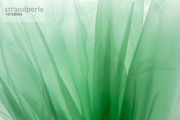 Draufsicht Anordnung grüner Plastiktüten
