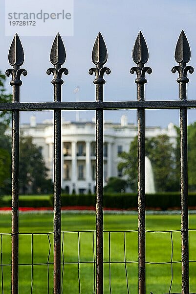 Das weiße Haus mit Park  Zaun  eingezäunt  Sicherheit  Washington D. C.  USA  Nordamerika