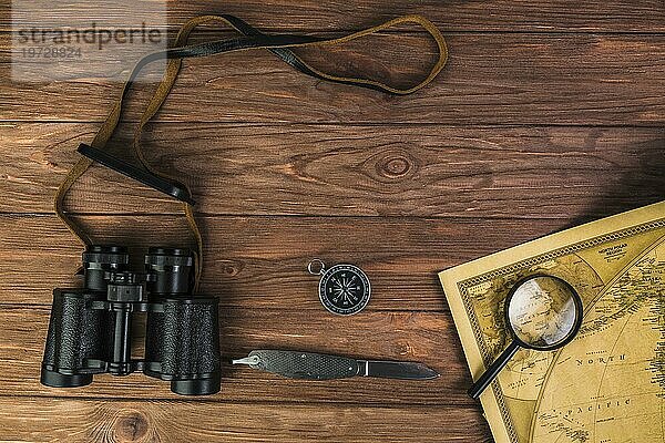 Binokularer Kompass Messer mit Mikroskop vintage Karte
