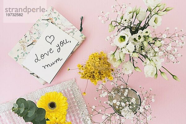 Liebe dich Mama Inschrift mit Blumen Notizbuch