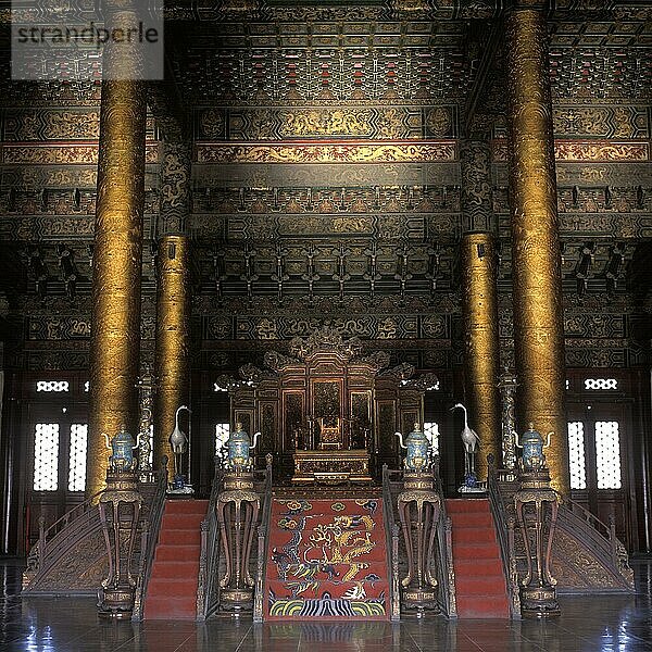 China  Peking: Gugong (Kaiserpalast)  Thron im Thronsaal  Halle der Höchsten Harmonie  Asien