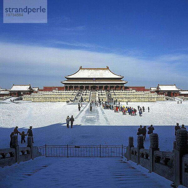 China  Peking. Schneebedecktes Palastmuseum der Verbotenen Stadt  Tor der Höchsten Harmonie  Tai he Men  Asien