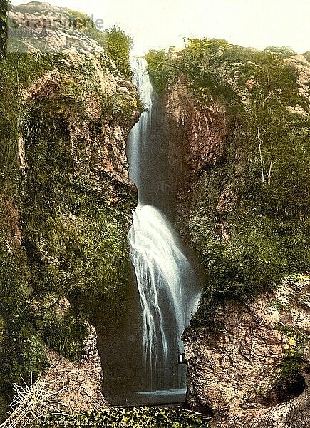 Dyserth-Wasserfall in der Nähe von Rhyl  1880  Wales  Historisch  digital verbesserte Reproduktion eines Photochromdruck der damaligen Zeit