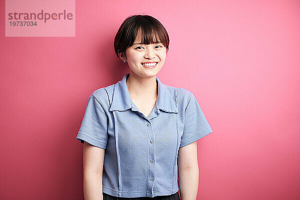 Studioporträt einer jungen Japanerin