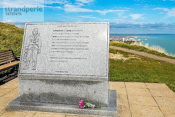 RAF Bomber Command Memorial  errichtet im Jahr 2012 zum Gedenken an die 110.000 Flugzeugbesatzungen des Bomber Command im Zweiten Weltkrieg  von denen 55.573 ihr Leben verloren  Beachy Head  in der Nähe von Eastbourne  East Sussex  England  Vereinigtes Königreich  Europa