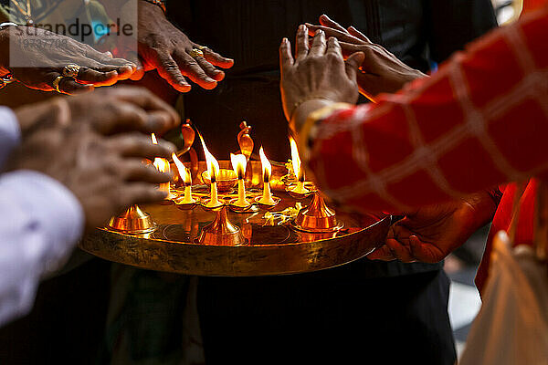 Puja im ISKCON-Tempel in Juhu  Mumbai  Indien  Asien