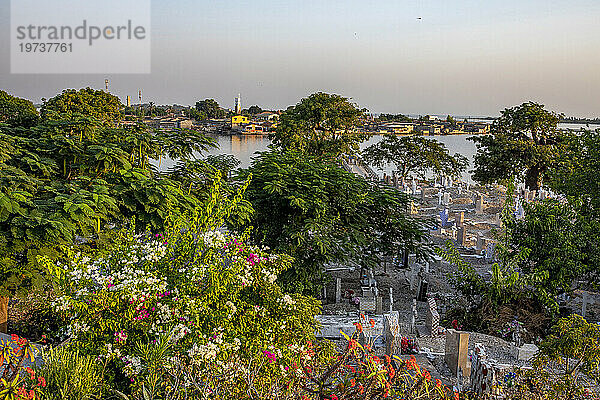 Katholischer Friedhof in Fadiouth  Senegal  Westafrika  Afrika