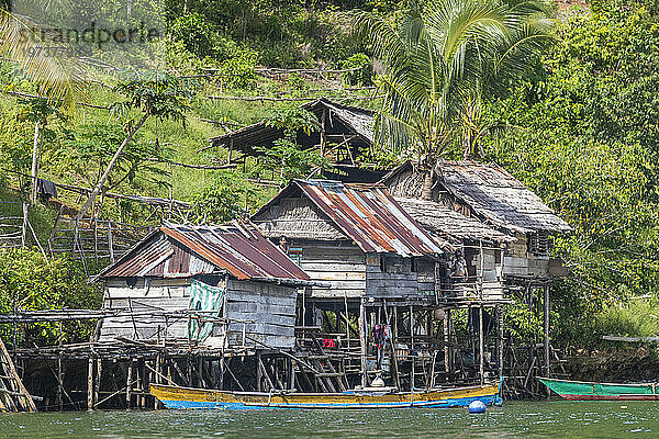 Auf dem Wasser errichtete Rangerstationen im Nationalpark Tanjung Puting  Kalimantan  Borneo  Indonesien  Südostasien  Asien