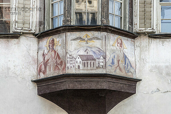 Religiöses Fresko an einem Gebäude in der Altstadt von Bozen  Bezirk Bozen  Südtirol (Südtirol)  Italien  Europa