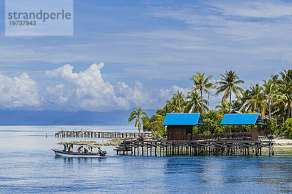 Ein Blick auf das Tauchresort Pulau Panaki  Raja Ampat  Indonesien  Südostasien  Asien