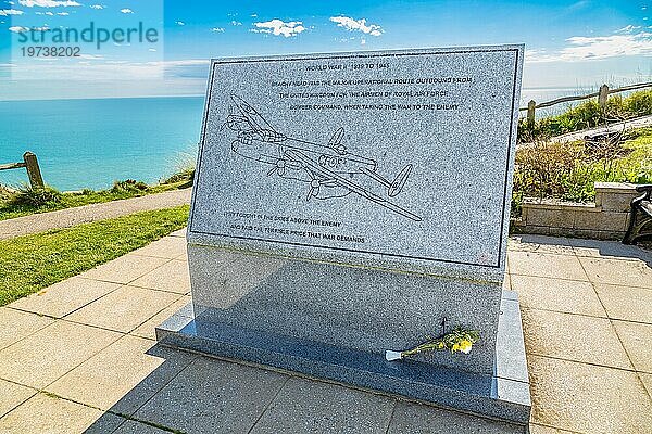 RAF Bomber Command Memorial  errichtet im Jahr 2012 zum Gedenken an die 110.000 Flugzeugbesatzungen des Bomber Command im Zweiten Weltkrieg  von denen 55.573 ihr Leben verloren  Beachy Head  in der Nähe von Eastbourne  East Sussex  England  Vereinigtes Königreich  Europa