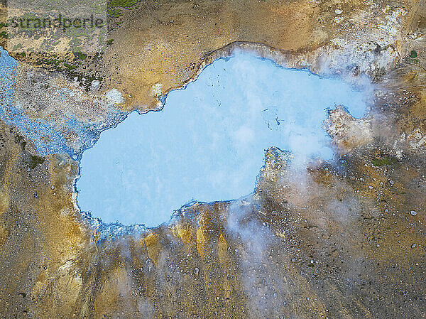 Abstrakte Luftaufnahme des Geothermiegebiets in der Nähe der Südküste von Island  Island  Polarregionen