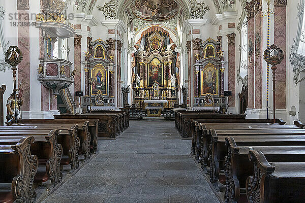 Innenraum  Kirche St. Michael  Innichen  Hochpustertal  Bezirk Bozen  Südtirol (Südtirol)  Italien  Europa