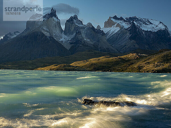 Windiger Nachmittag am Lake Pehoe im Nationalpark Torres del Paine; Patagonien  Chile