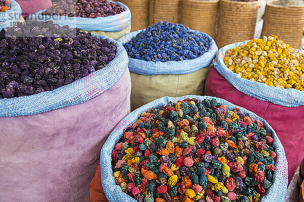 Buntes Potpourri auf dem Markt in Marrakesch  Marokko; Marrakesch  Marokko