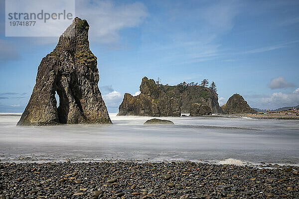 Malerische felsige Pazifikküste am Ruby Beach im Olympic National Park; Washington  Vereinigte Staaten von Amerika