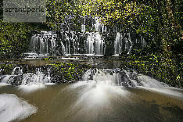 Purakaunui Falls auf der Südinsel Neuseelands; Chaslands  Otago  Neuseeland