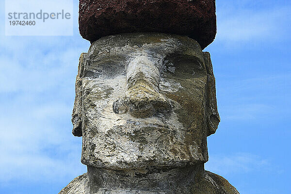 Nahaufnahme eines der Moai auf der Osterinsel am Standort Tongariki  Nationalpark Rapa Nui auf der Osterinsel; Osterinsel