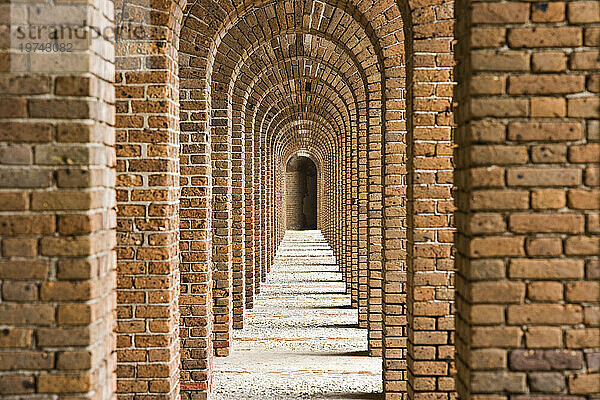 Backsteinbögen am Fort Jefferson im Dry-Tortugas-Nationalpark  Florida  USA; Florida  Vereinigte Staaten von Amerika