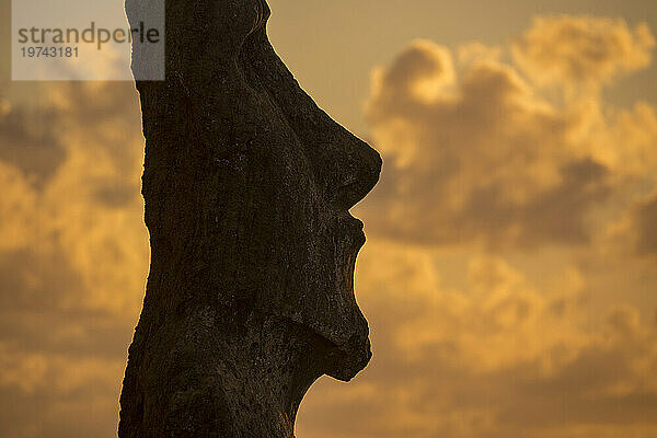 Nahaufnahme eines der Moai auf der Osterinsel am Standort Tongariki  Nationalpark Rapa Nui auf der Osterinsel; Osterinsel