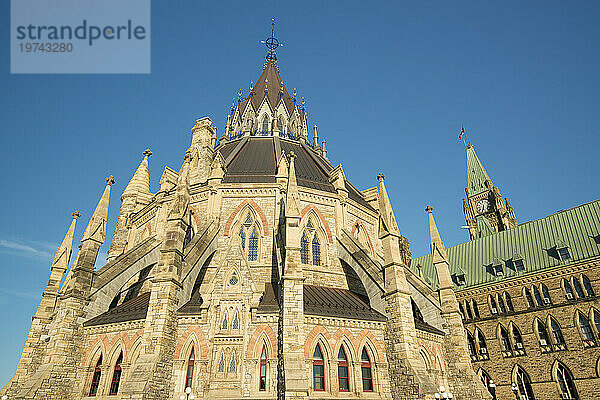 Kanadische Parlamentsbibliothek auf dem Parliament Hill; Ottawa  Ontario  Kanada