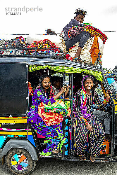 Young Indians in an autorickshaw near Dediapada  Gujarat  India  Asia