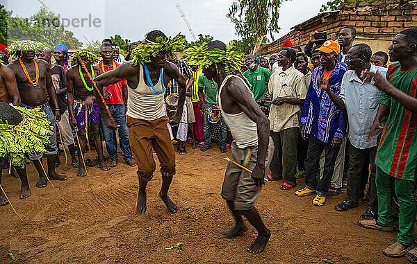 Männer bei einem Stammesfest  Südlicher Tschad  Afrika