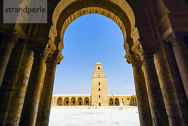 Innenraum der Großen Moschee von Kairouan (Moschee von Uqba)  UNESCO-Weltkulturerbe  Kairouan  Tunesien  Nordafrika  Afrika