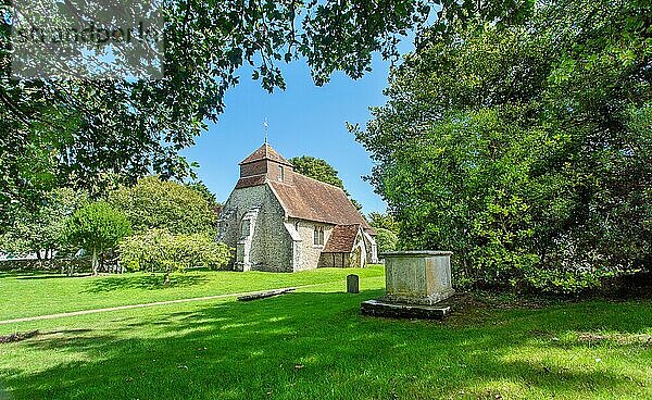 Die Kirche St. Mary The Virgin aus dem 11. Jahrhundert in Friston  South Downs National Park  East Sussex  England  Vereinigtes Königreich  Europa