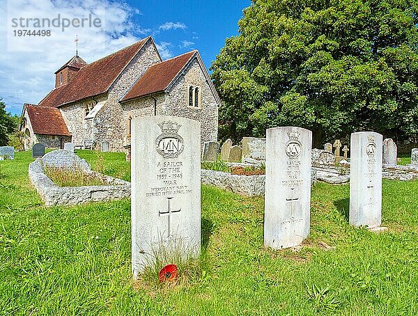 Die Kirche St. Mary The Virgin aus dem 11. Jahrhundert in Friston  South Downs National Park  East Sussex  England  Vereinigtes Königreich  Europa