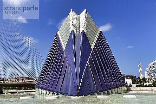 L'Àgora  moderne Architektur in Form einer Ellipse  Architekt Santiago Calatrava  Ciudad de las Artes y de las Ciencias  Stadt der Künste  Valencia  Spanien  Europa