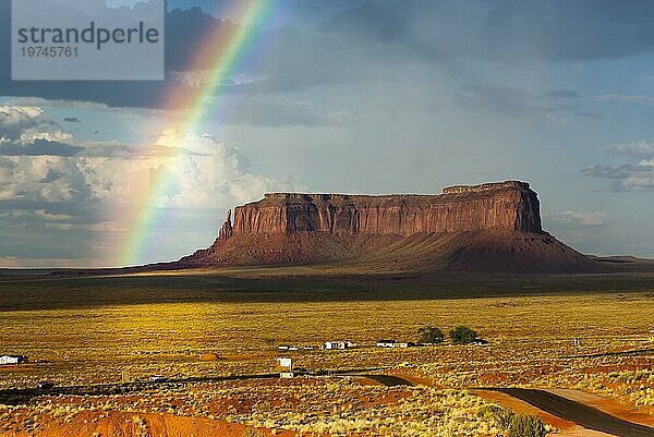 Regenbogen am Monument Valley  Wolkenhimmel  Wolke  Himmel  Western  Westen  Utah  USA  Nordamerika