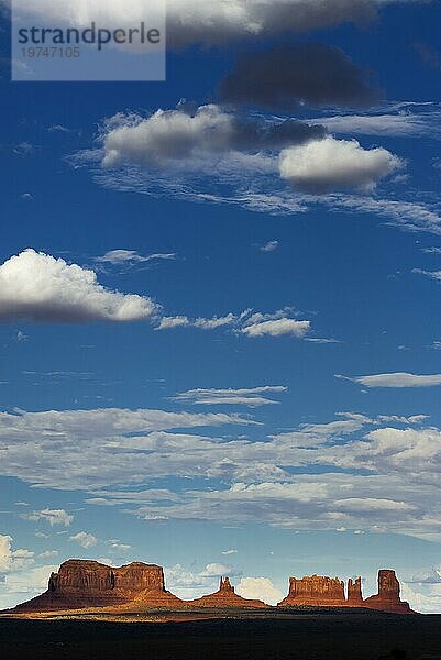 Monument Valley  Wolkenhimmel  Wolke  Himmel  Western  Westen  Utah  USA  Nordamerika