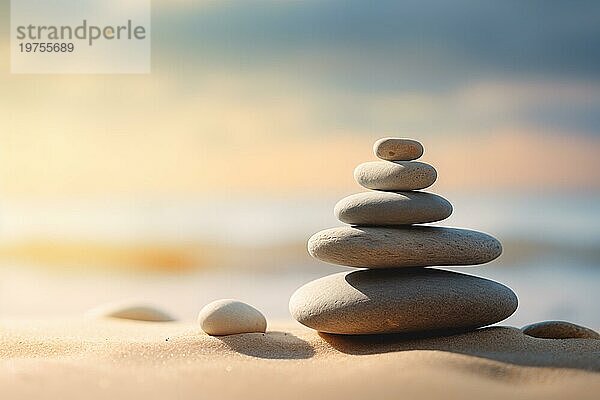 Zensteine stapeln sich auf Sandwellen in einer minimalistischen Umgebung für Gleichgewicht und Harmonie. Gleichgewicht  Harmonie und Frieden des Geistes  Wellness  Meditation und Spiritualität Konzept