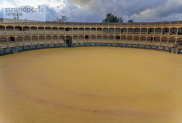 Stierkampfarena von Ronda einsam  ohne Menschen in einem bewölkten Tag .in Ronda  Malaga  Spanien am 11 30 2023