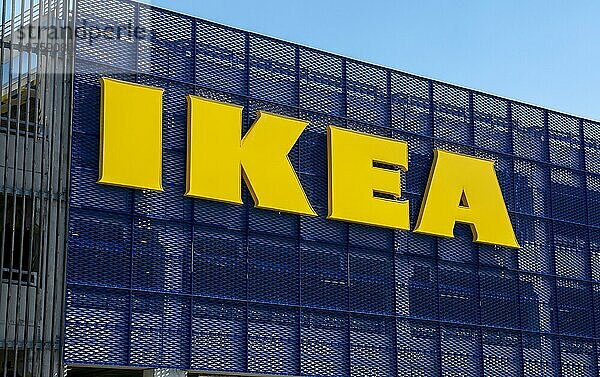 Bratislava  Slowakei  4. August 2022 : IKEA Einrichtungshaus. IKEA ist seit 2008 der größte Möbelhändler der Welt und entwirft und vertreibt montagefertige Möbel  Europa