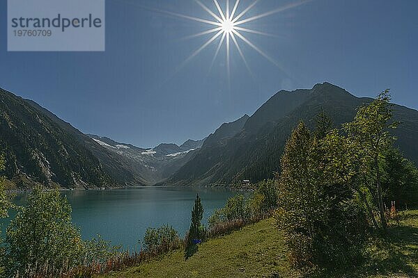 Schlegeisspeicher (1782m)  Gletscher am Schlegeiskees  blauer Himmel  Gegenlicht  Zillertaler Alpen  Tirol  Österreich  Europa