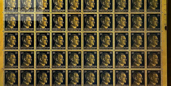 Markenheftchen mit 20 Pfennig Briefmarken des Deutschen Reiches 1941  1942 mit Profil von Adolph Hitler und Deutsches Reich