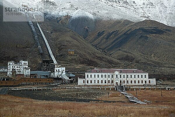 Pyramiden  verlassene russische Siedlung und Kohlebergbaugemeinde auf Spitzbergen  Svalbard  Norwegen  Europa