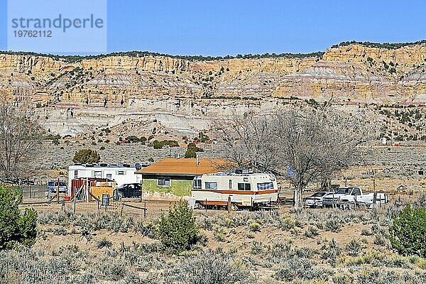 Homestead  Mobilheim  Wohnwagenheim  Wohnwagen in der Navajo Nation  Indianergebiet in New Mexico  Vereinigte Staaten  USA  Nordamerika