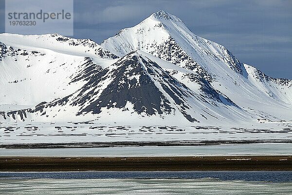 Bucht Poolepynten  Point Poole  Spitzbergen  Svalbard im Sommer