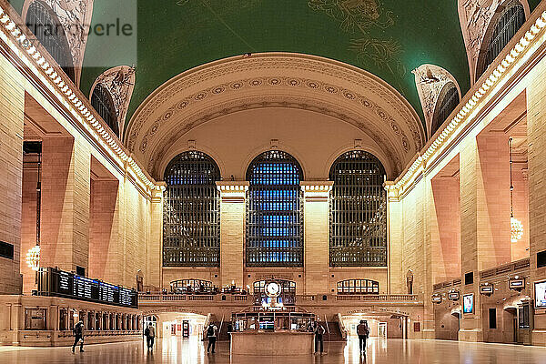 Architektonisches Detail des Grand Central Terminal (GCT) (Grand Central Station) (Grand Central)  einem S-Bahn-Terminal in Midtown Manhattan  New York City  Vereinigte Staaten von Amerika  Nordamerika