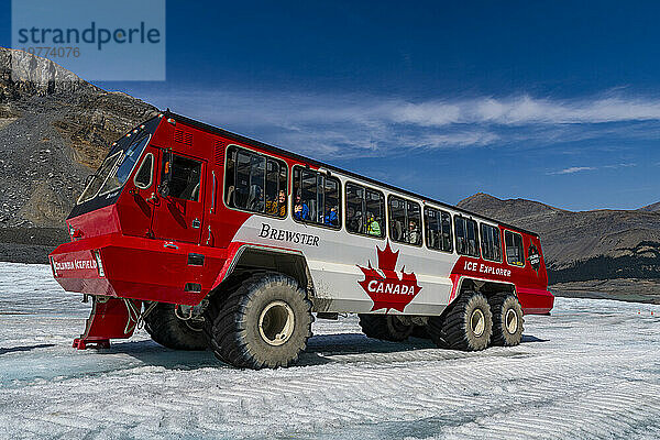 Spezialisierter Eisfeld-LKW auf dem Columbia Icefield  Glacier Parkway  Alberta  Kanada  Nordamerika